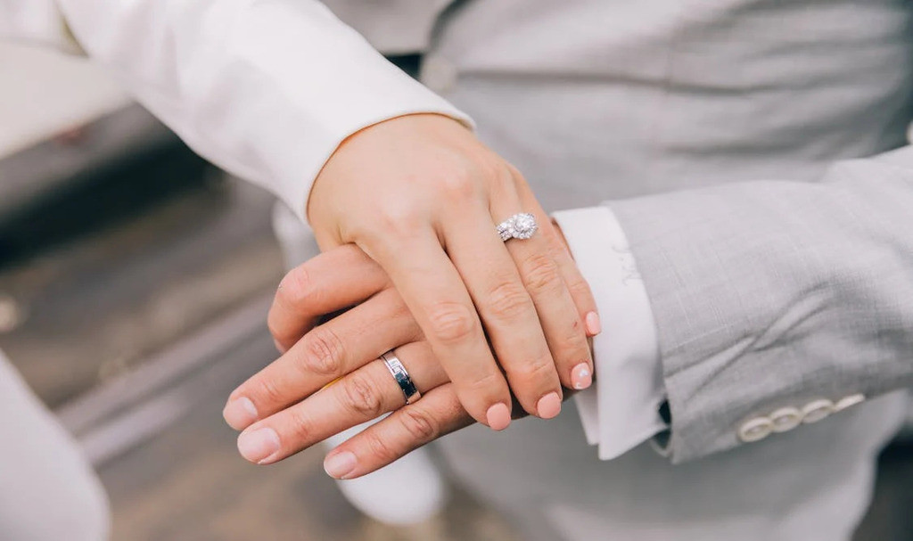 Haruskah Cincin Tunangan Berlian? Alternatif Lain yang Tak Kalah Elegan