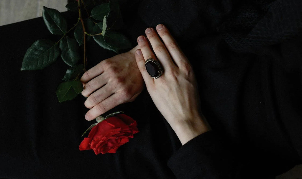Cincin Kawin Warna Hitam, Tren Baru untuk Pasangan Kekinian