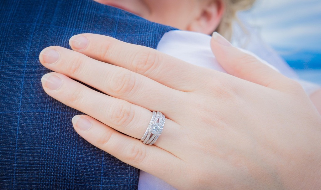Inspirasi Model Cincin Pernikahan (Simple, Mewah, Modern, Vintage, Custom)