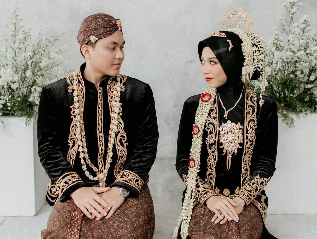 Cincin Pernikahan Kak Widya & Kak Jamil: Refleksi Kesederhanaan, Kekuatan, dan Ikatan Sejati